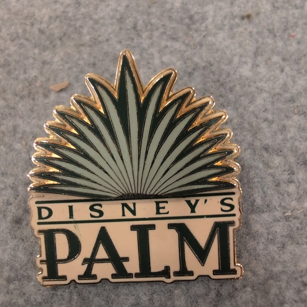 Walt Disney World Disney's Palm Golf Course Enamel Pin Gold Tone Mickey Back - Picture 1 of 3